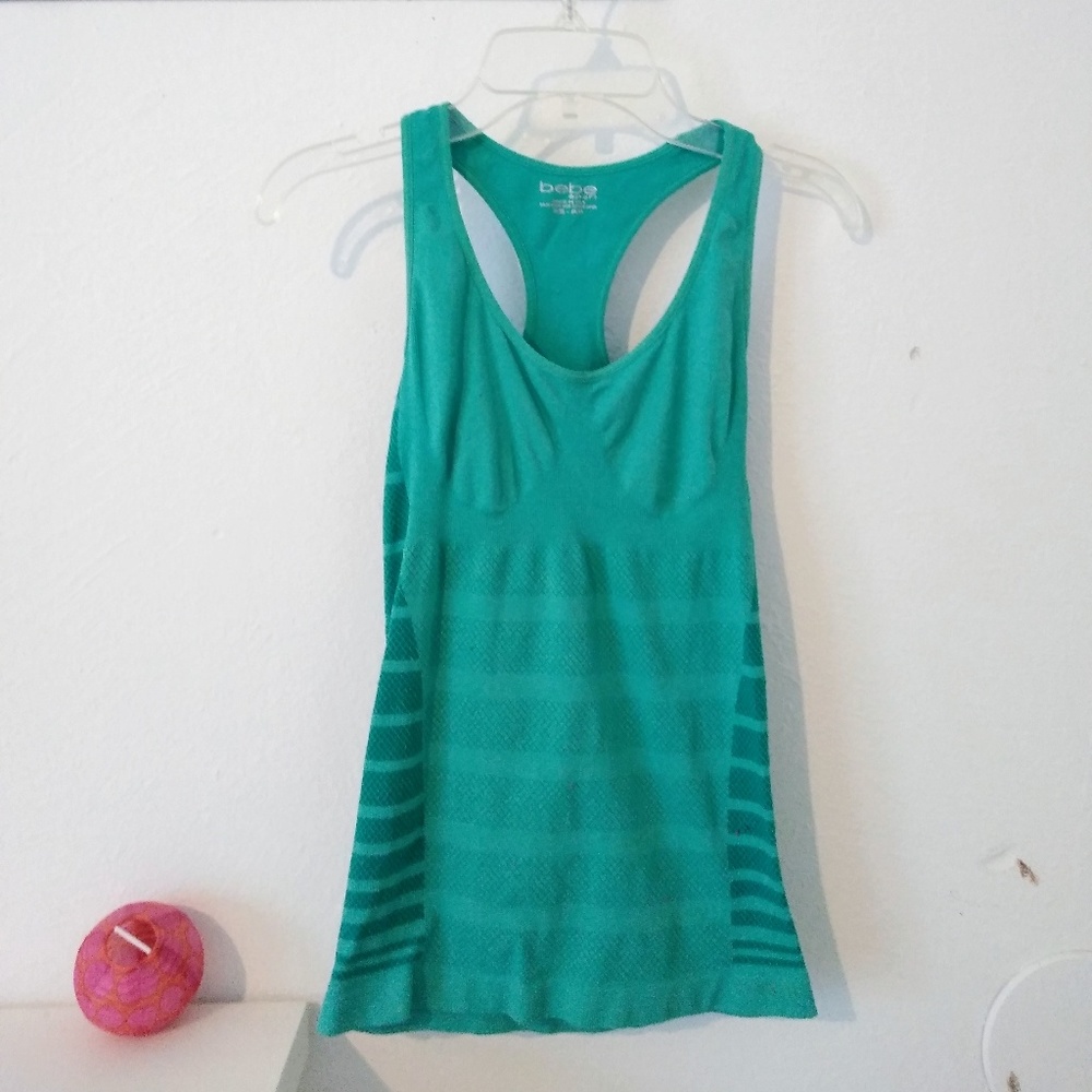 Seamless tight fitting tank